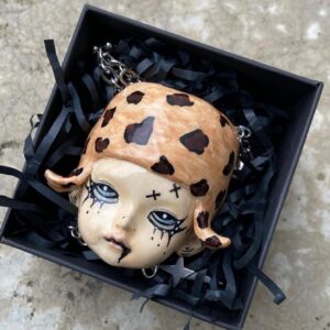 Handmade OOAK Gothic Doll Head Pendant Necklace – Dark Aesthetic Handmade Jewelry | Creepy Cute Gift｜Gothic jewelry gifted